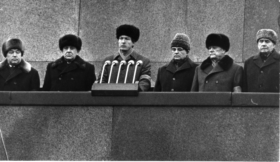 Мишин выступает на траурном митинге в память о К.У. Черненко. 13 марта 1985 г.