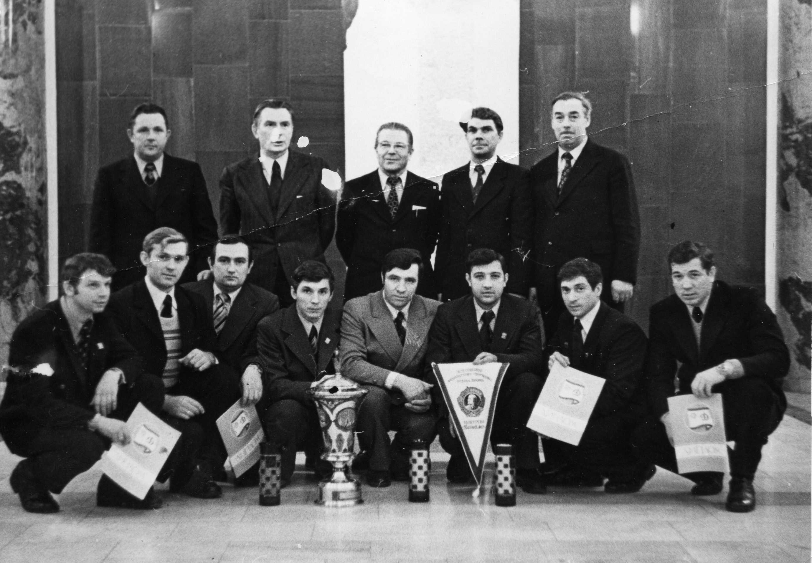 Начальник ГОНа Б.М. Клен (второй слева во втором ряду) с командой-победителем соревнований по авторалли на первенство КГБ СССР. 2 февраля 1978 г. © Фото из личного архива В.В. Тупицына