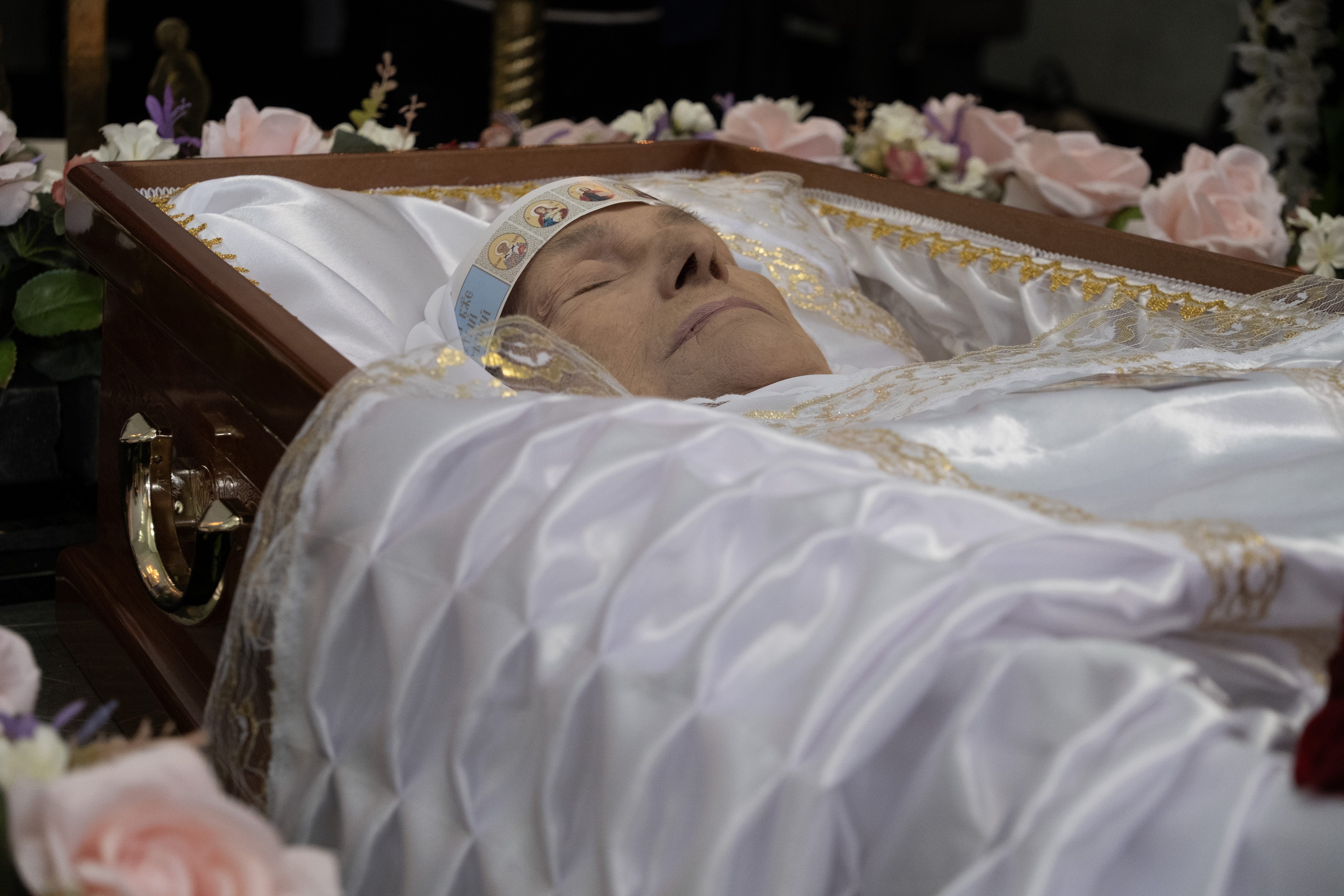 Отпевание во время церемонии прощания с Алевтиной Федуловой в малом ритуальном зале ЦКБ в Москве. 9 февраля 2026 г. Федулова скончавшейся 5 февраля на 86-м году жизни. © Фото: Дмитрий Волин/Кремлевский холм