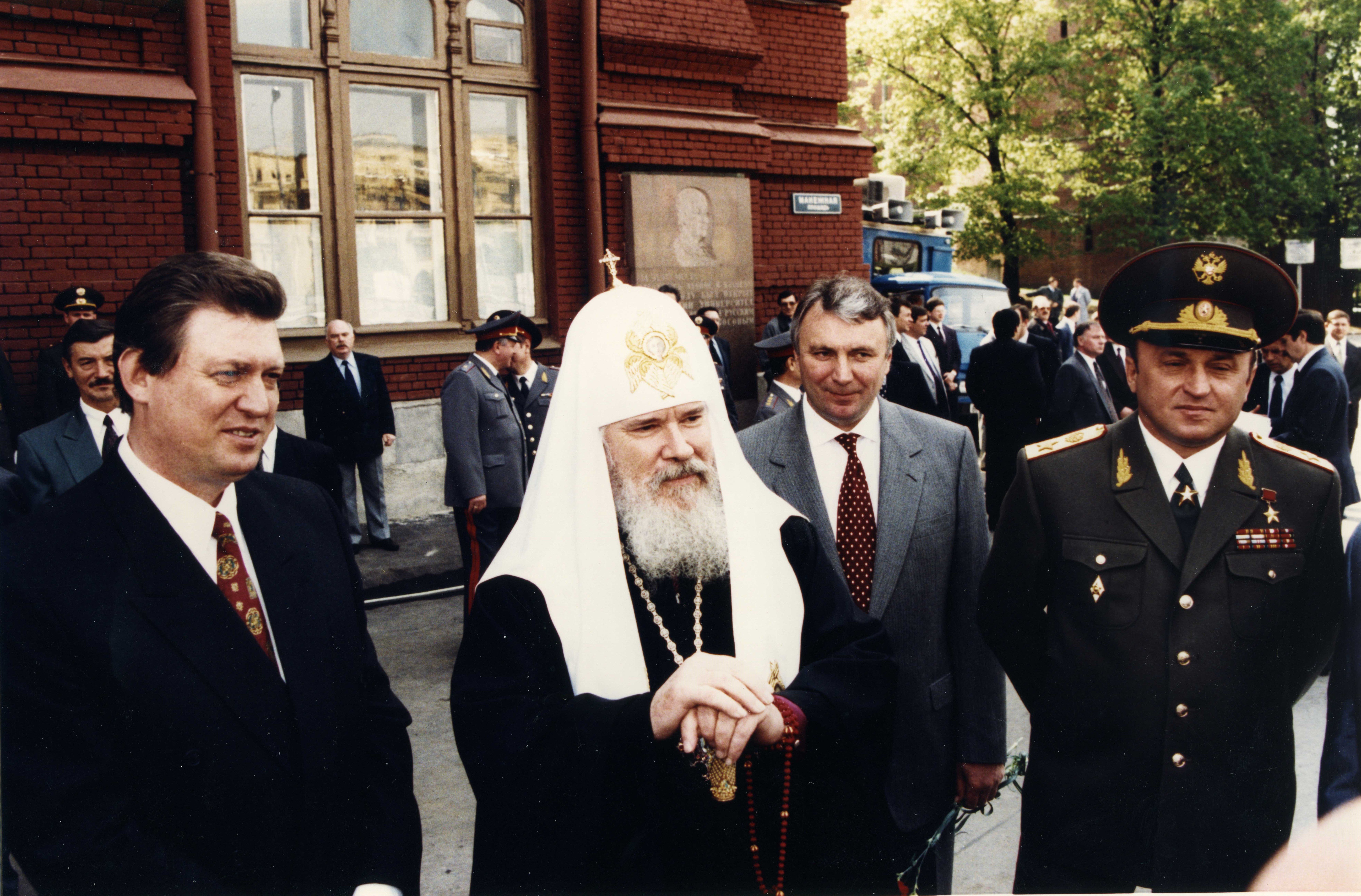На открытии памятника маршалу Жукову в Москве, 8 мая 1995 года © Фото из личного архива В. Шумейко